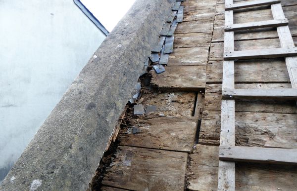 R&eacute;fection d'une rive (chevron et volige) par Folgar Assistance pr&egrave;s de Brest