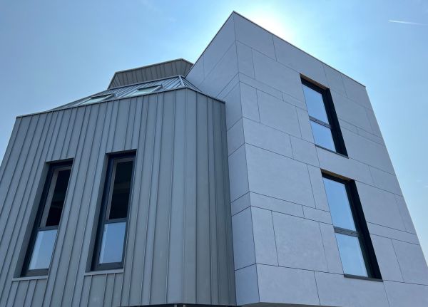 Bardage en zinc r&eacute;alis&eacute; par Folgar Couverture pr&egrave;s de Brest